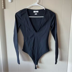 Aritzia Babaton contour v-neck long sleeve bodysuit